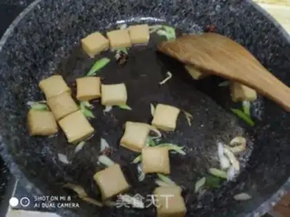 Make Dutch bean ears fried fish tofu step 4