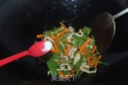 Make Pyramid carrots, fried meat step 6