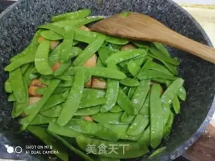 Make Dutch bean ears fried fish tofu step 5