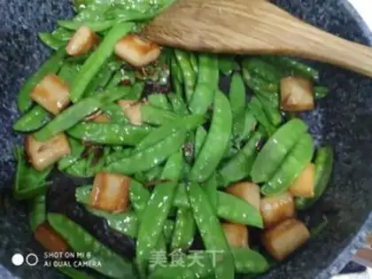 Make Dutch bean ears fried fish tofu step 6