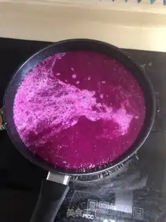 Make Heart-shaped dragon fruit milk pudding step 2