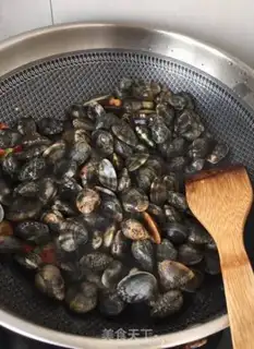Make Spicy peppers and hot clams step 6
