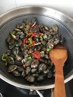 Make Spicy peppers and hot clams step 7