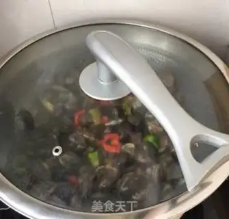 Make Spicy peppers and hot clams step 8