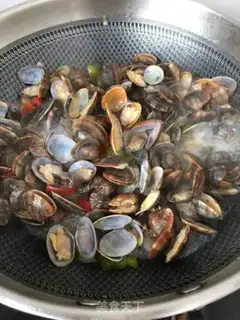 Make Spicy peppers and hot clams step 9