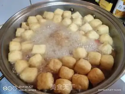 Make Tofu-curd gold and mushroom soup step 1