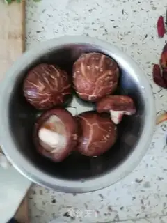 Make Chicken mushroom congee step 1