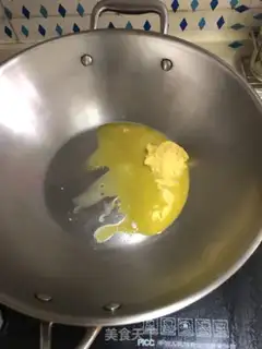 Make Colored nuts and snow step 1
