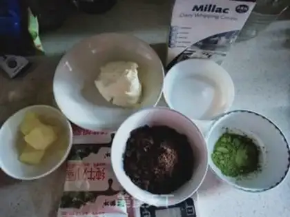 Make Gradually rub the tea mousse cake step 0