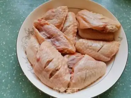 Make Spicy chicken wings step 1