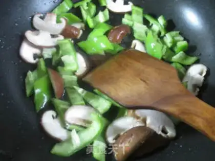 Make The mushroom pepper is fried step 3