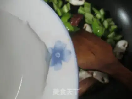 Make The mushroom pepper is fried step 4