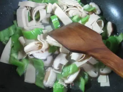 Make The mushroom pepper is fried step 6