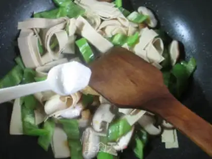 Make The mushroom pepper is fried step 8