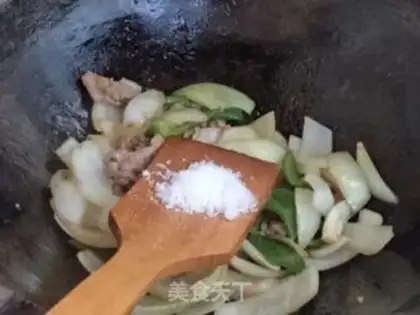 Make Onion pops lamb step 9