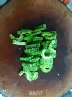 Make Scrambled eggs step 1