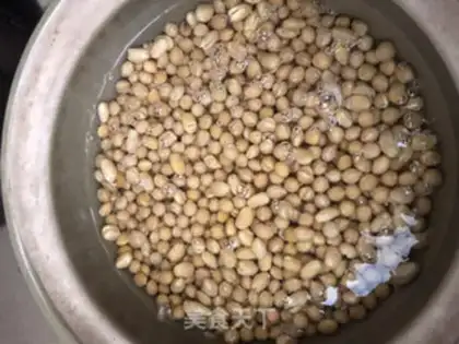 Make Soybeans, pig hoof step 1