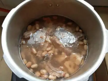 Make Lotus peanut bone soup step 5