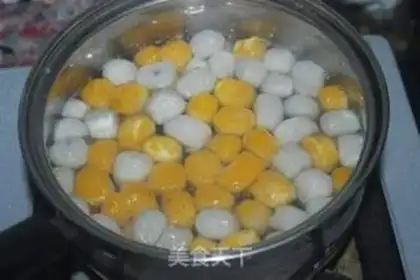 Make Cinnamon taco eggs step 1