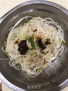 Make Little onions with bean buds step 1