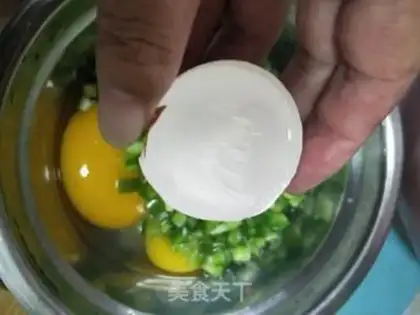 Make Pyramid eggs step 2