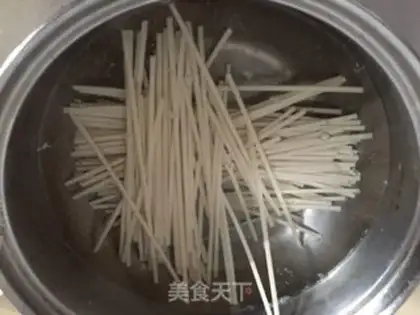 Make The pepper sauce noodles step 3