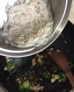 Make The pepper sauce noodles step 7