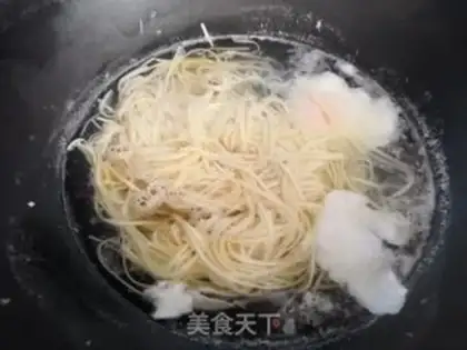 Make Doudou egg noodles step 4