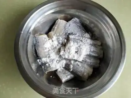 Make Red-fried fish step 1