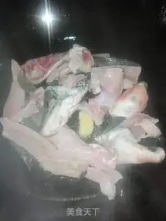 Make Fish bone tofu soup step 1