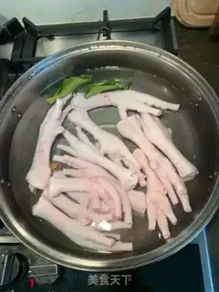 Make Wine and chicken claws step 1
