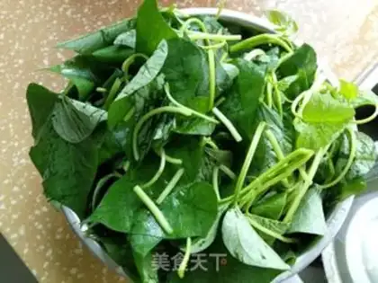 Make Clear the red potato leaves step 0