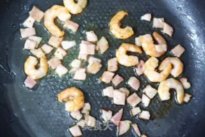 Make Pineapple rice step 2