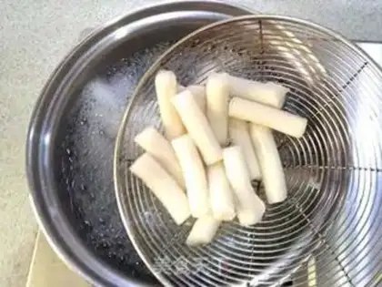 Make Fried pastry step 0