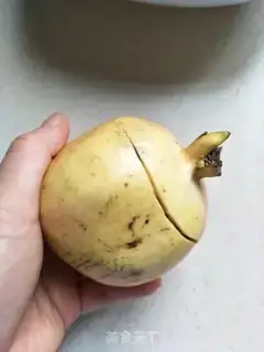 Make Fresh pomegranate juice step 0