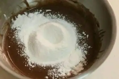 Make Chocolate blueberry naked cake step 1