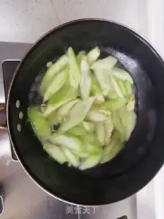 Make Smelt duck egg soup step 3