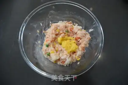 Make Pineapple rice step 1