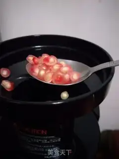 Make Fresh pomegranate juice step 5