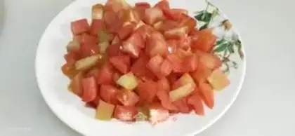 Make Tomato egg shrimp soup step 2