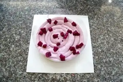 Make Chocolate blueberry naked cake step 7
