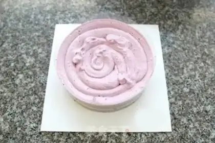 Make Chocolate blueberry naked cake step 9