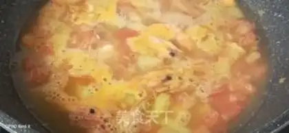 Make Tomato egg shrimp soup step 9