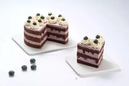 Make Chocolate blueberry naked cake step 13