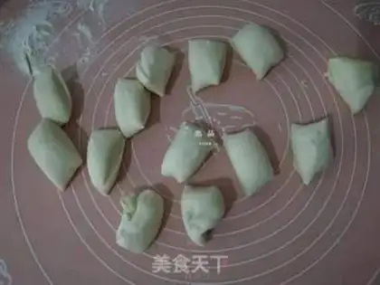 Make Red sugar sesame pie step 4