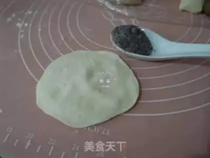 Make Red sugar sesame pie step 5