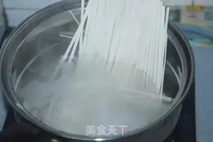 Make Big cabbage soup noodles step 1