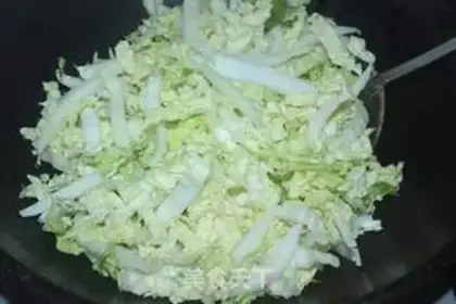 Make Big cabbage soup noodles step 2