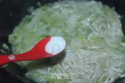 Make Big cabbage soup noodles step 4