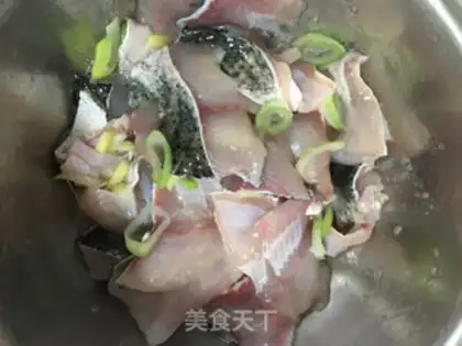 Make Pyre apricot mushroom fried fish step 0